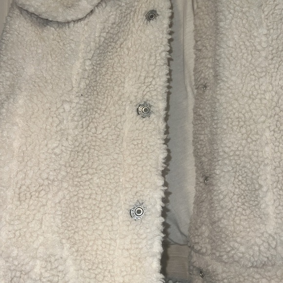 Abercrombie & Fitch Cropped Cream Colored Teddy Coat - Picture 4 of 6